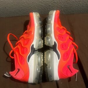 Nike Air Vapormax Plus Bright Crimson 2018 fits women size 12 or men 10.5